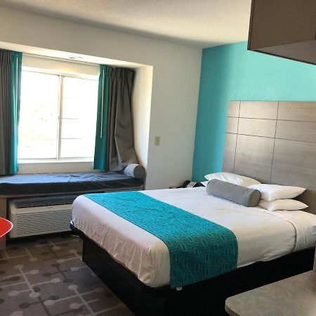 Red Lion Inn & Suites Elk Grove Village Εξωτερικό φωτογραφία