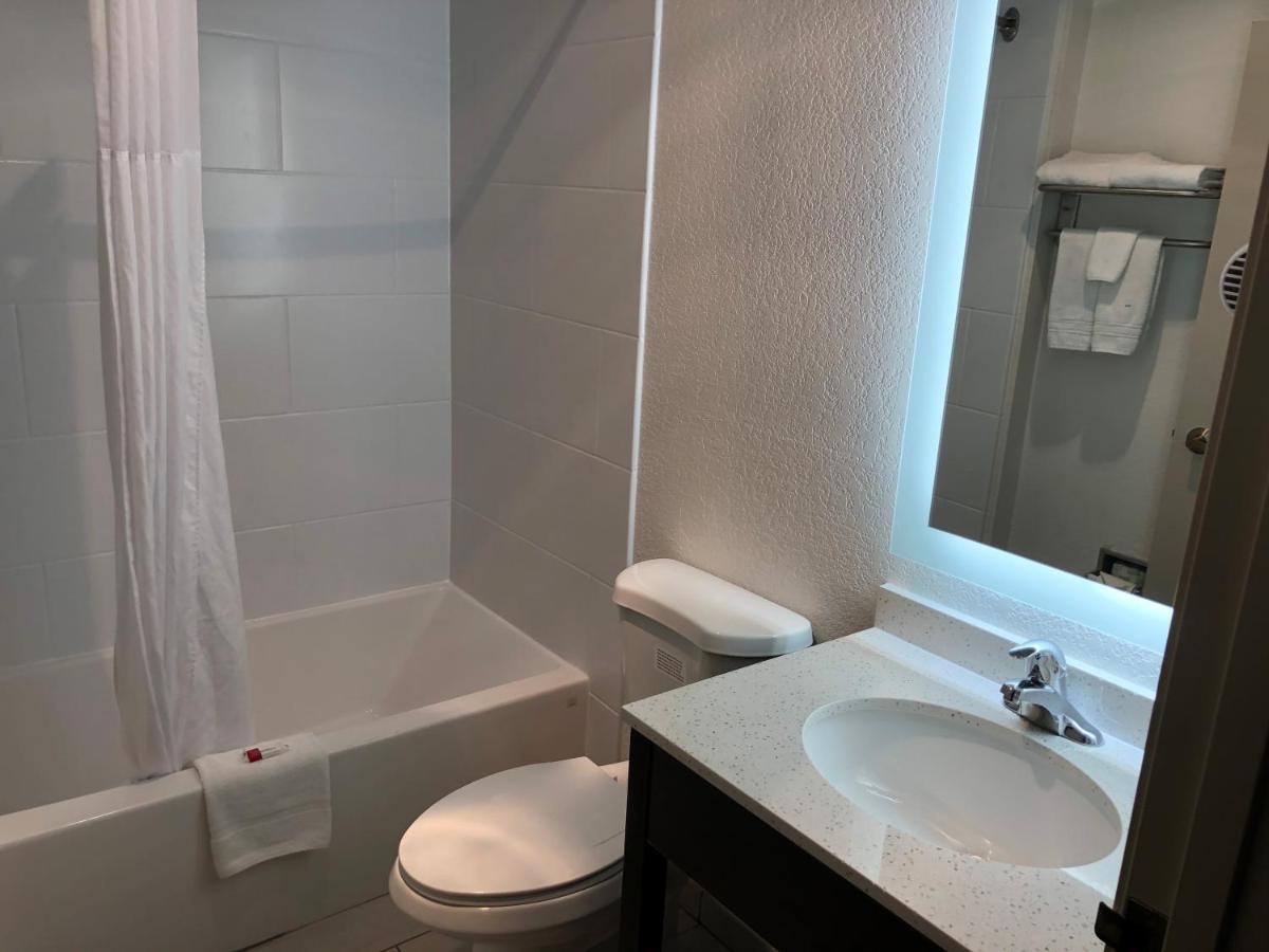 Red Lion Inn & Suites Elk Grove Village Εξωτερικό φωτογραφία