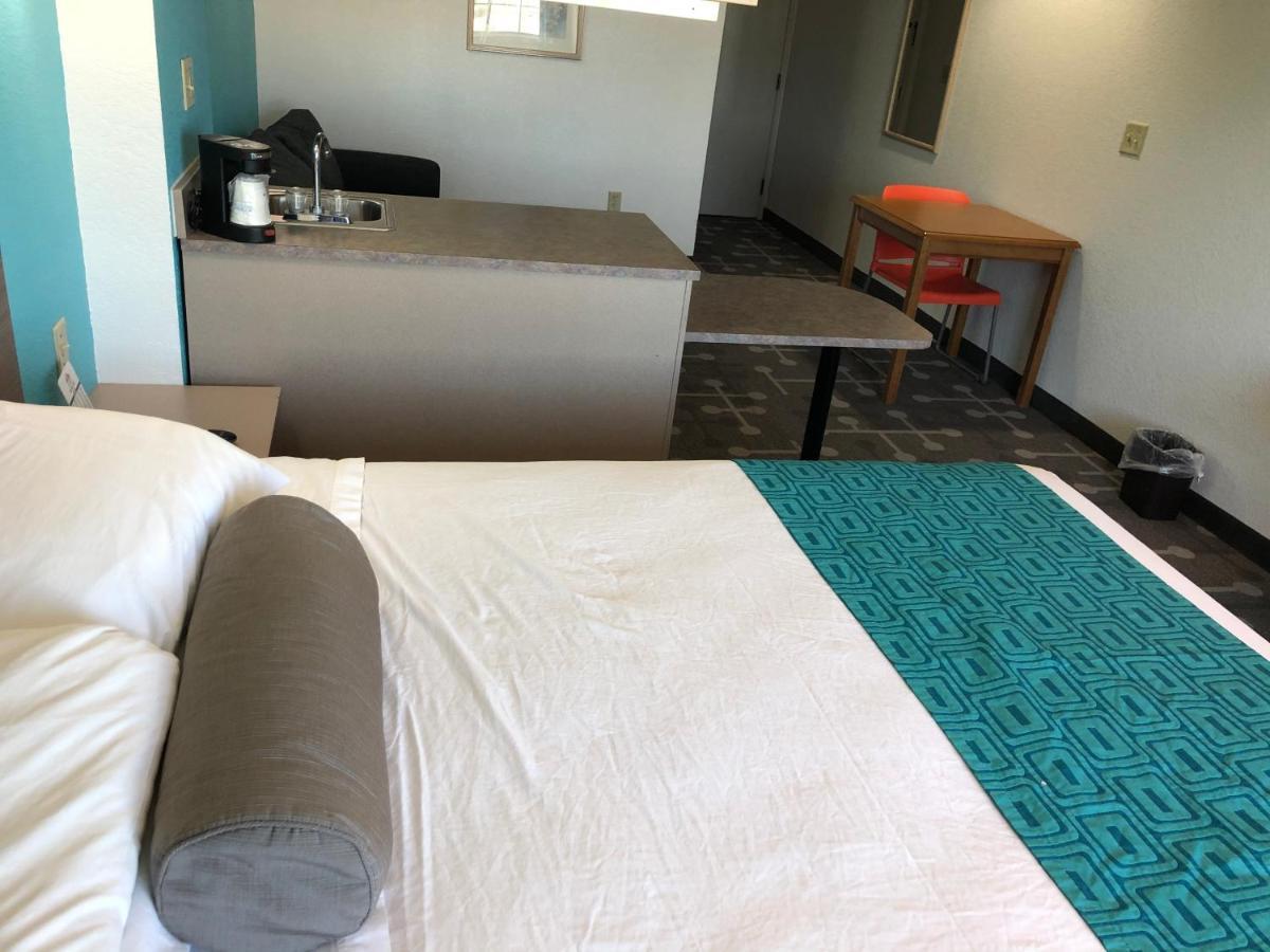 Red Lion Inn & Suites Elk Grove Village Εξωτερικό φωτογραφία