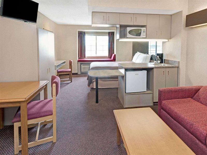 Red Lion Inn & Suites Elk Grove Village Εξωτερικό φωτογραφία