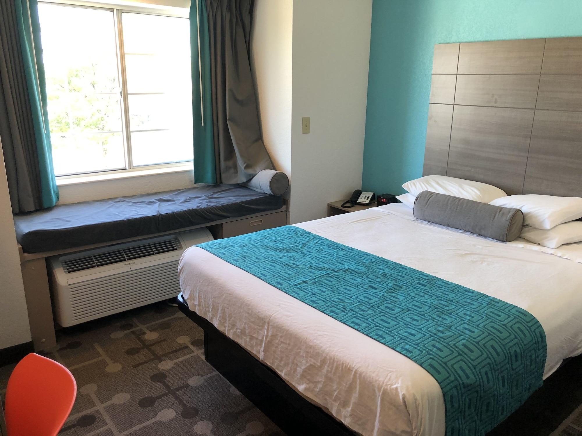 Red Lion Inn & Suites Elk Grove Village Εξωτερικό φωτογραφία