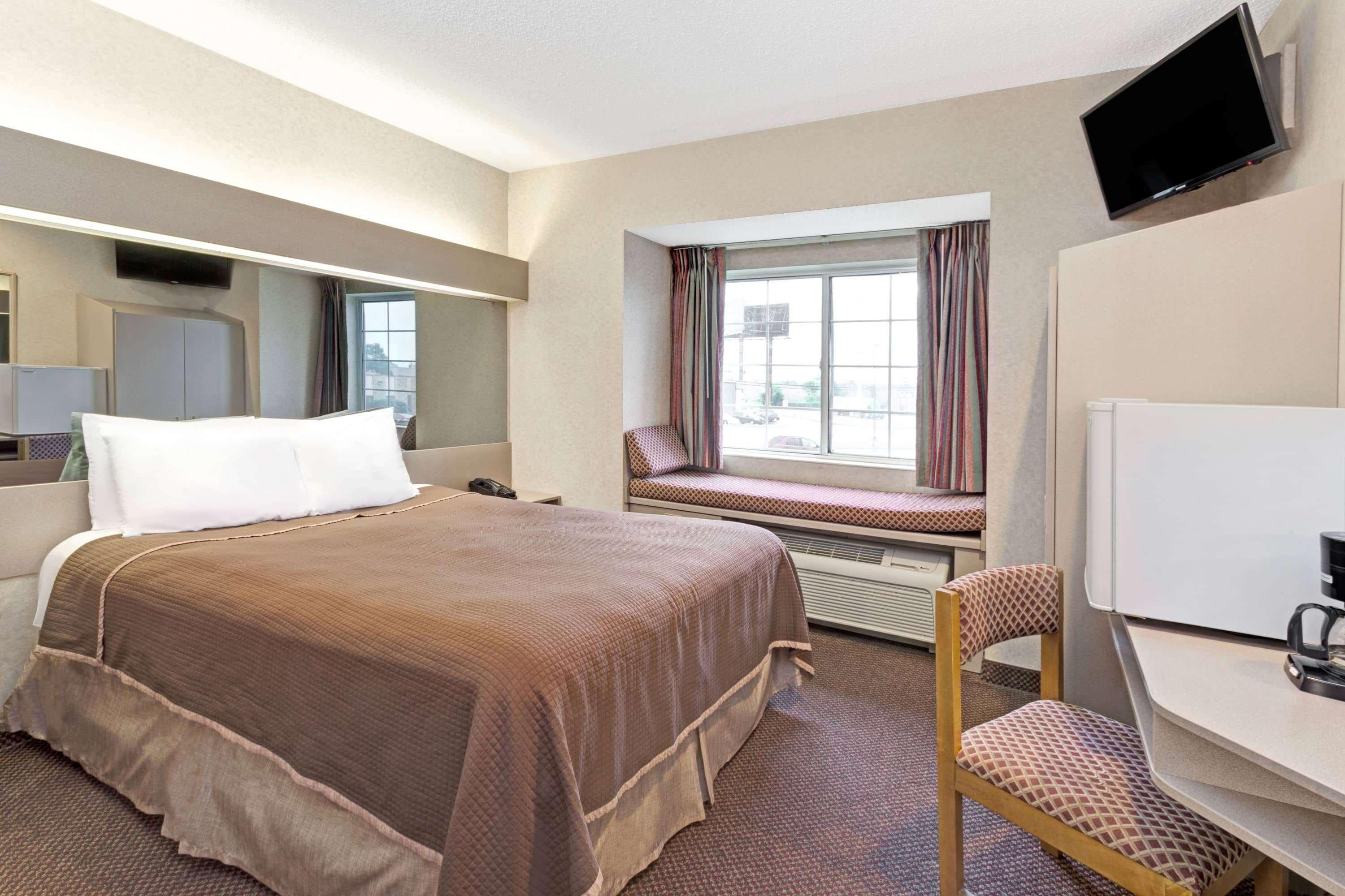 Red Lion Inn & Suites Elk Grove Village Εξωτερικό φωτογραφία