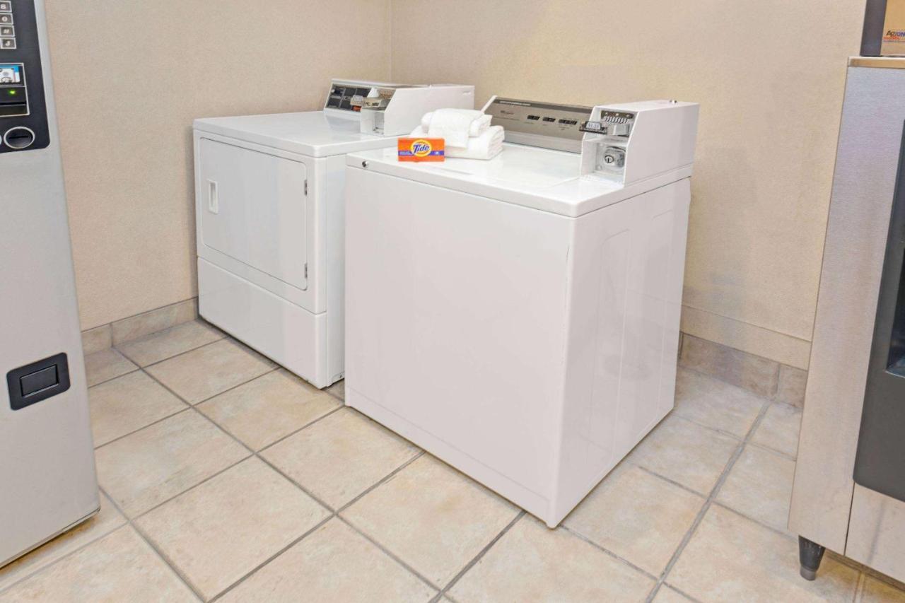 Red Lion Inn & Suites Elk Grove Village Εξωτερικό φωτογραφία